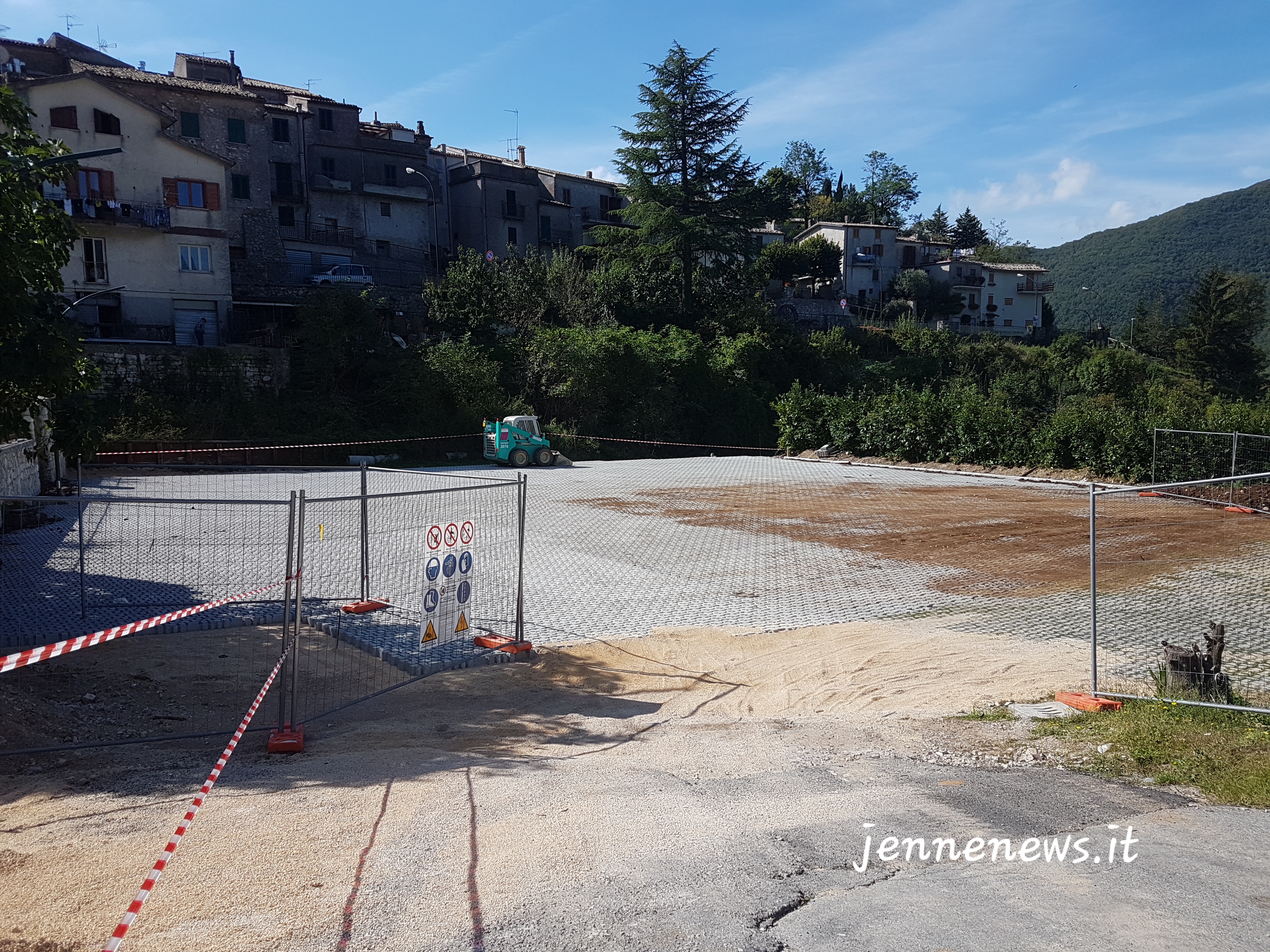 Lavori in via di ultimazione per il mega parcheggio di Jenne. Potrà contenere circa 250 veicoli