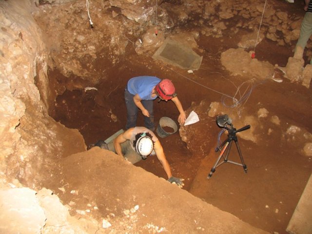 Gli scavi presso la grotta “Mora Cavorso” a Jenne