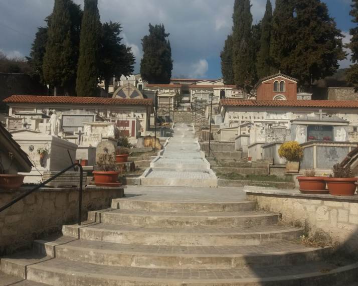 Completamento definitivo dei lavori a Jenne per il sacro luogo del cimitero comunale