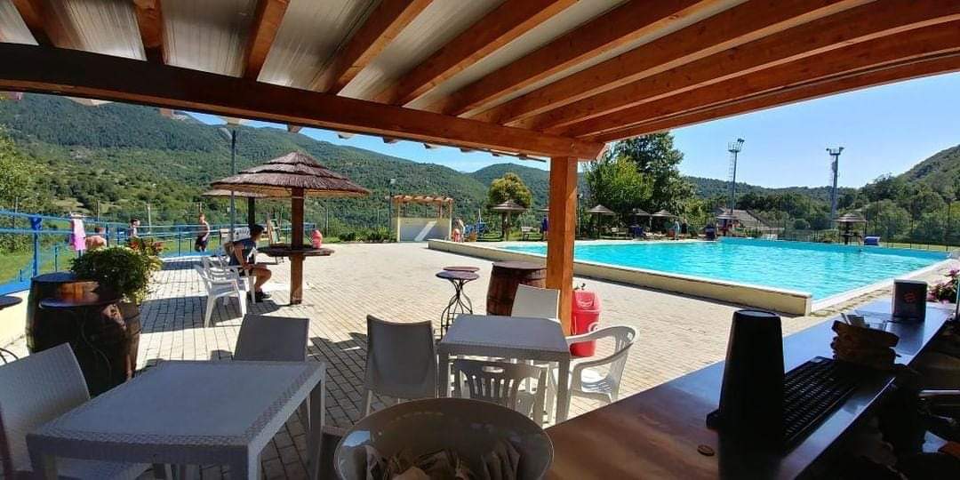 Riapertura in grande stile a Jenne per la piscina al “Lescuso”. Una oasi di pace, relax e buongusto nella porta della Valle Aniene