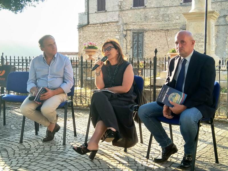 La visione di Elisabetta Trenta, apprezzata presentazione del libro “E.T. Un extraterrestre alla Difesa”