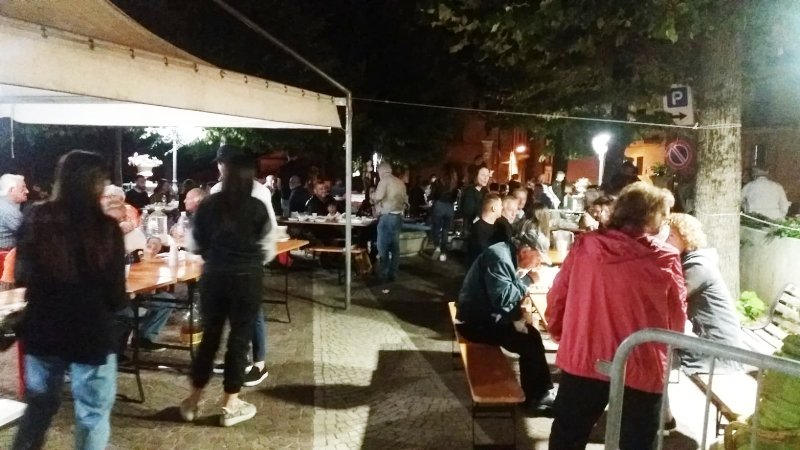 Grande successo a Jenne per la “sagra degli ndremmappi” con la cover di Jovanotti