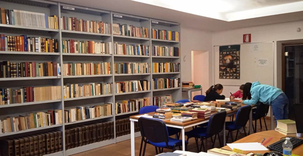 Grande entusiasmo a Jenne per la riapertura della biblioteca