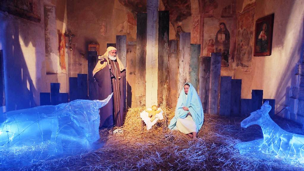 A Jenne è incanto presepe tra arte e scenografia