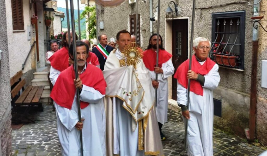 Solenne celebrazione a Jenne per la ricorrenza del Corpus Domini