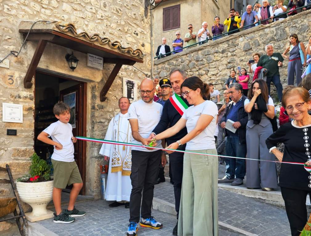 Nuova attività produttiva inaugurata a Jenne: rivive l’antico forno comunale con “La Forneria di Nonna Mirella”